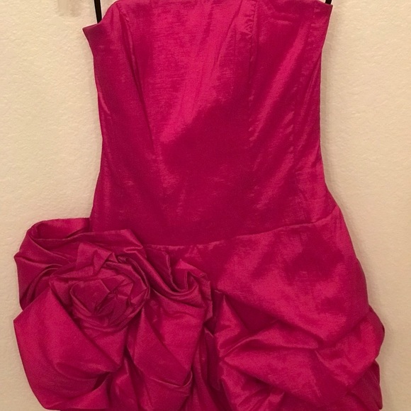 Pink dress with ruffled detailing. - Picture 5 of 8